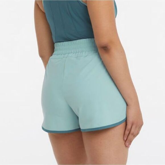 $5 Item! Reitmans Hyba 2X Recycled Plastic Contrast Hem Pocket Shorts - Picture 2 of 11
